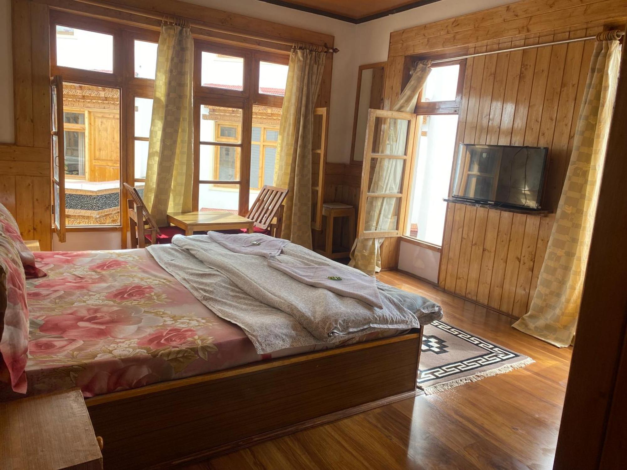 Jimmys Homestay Лех Экстерьер фото